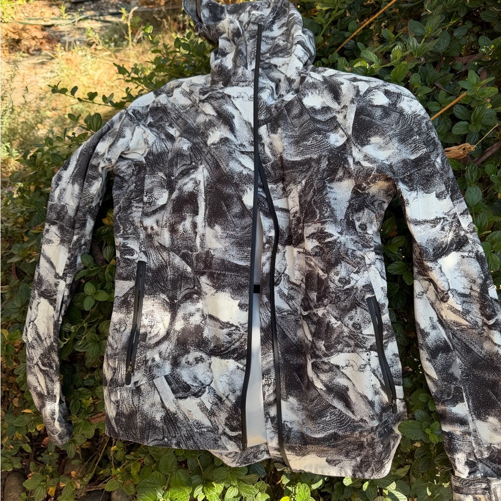 lululemon athletica Black & White Abstract  Jacket